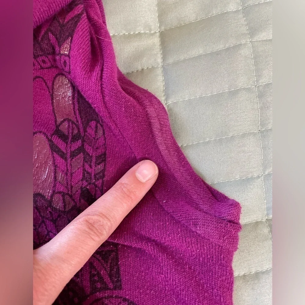 Purple cowl neck sleeveless top, cool eclectic pattern / print on front. - Picture 6 of 9